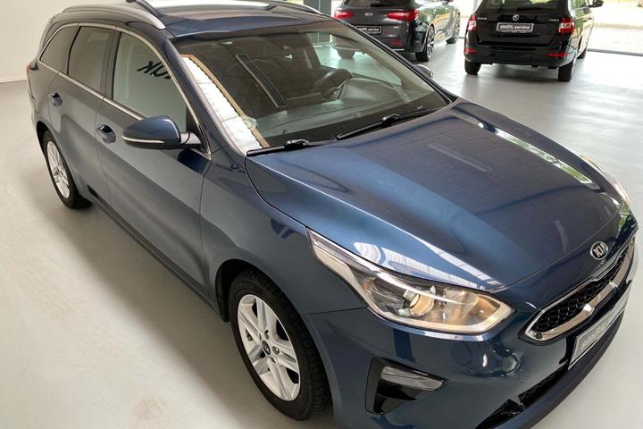 Blå Kia Ceed fra 2019