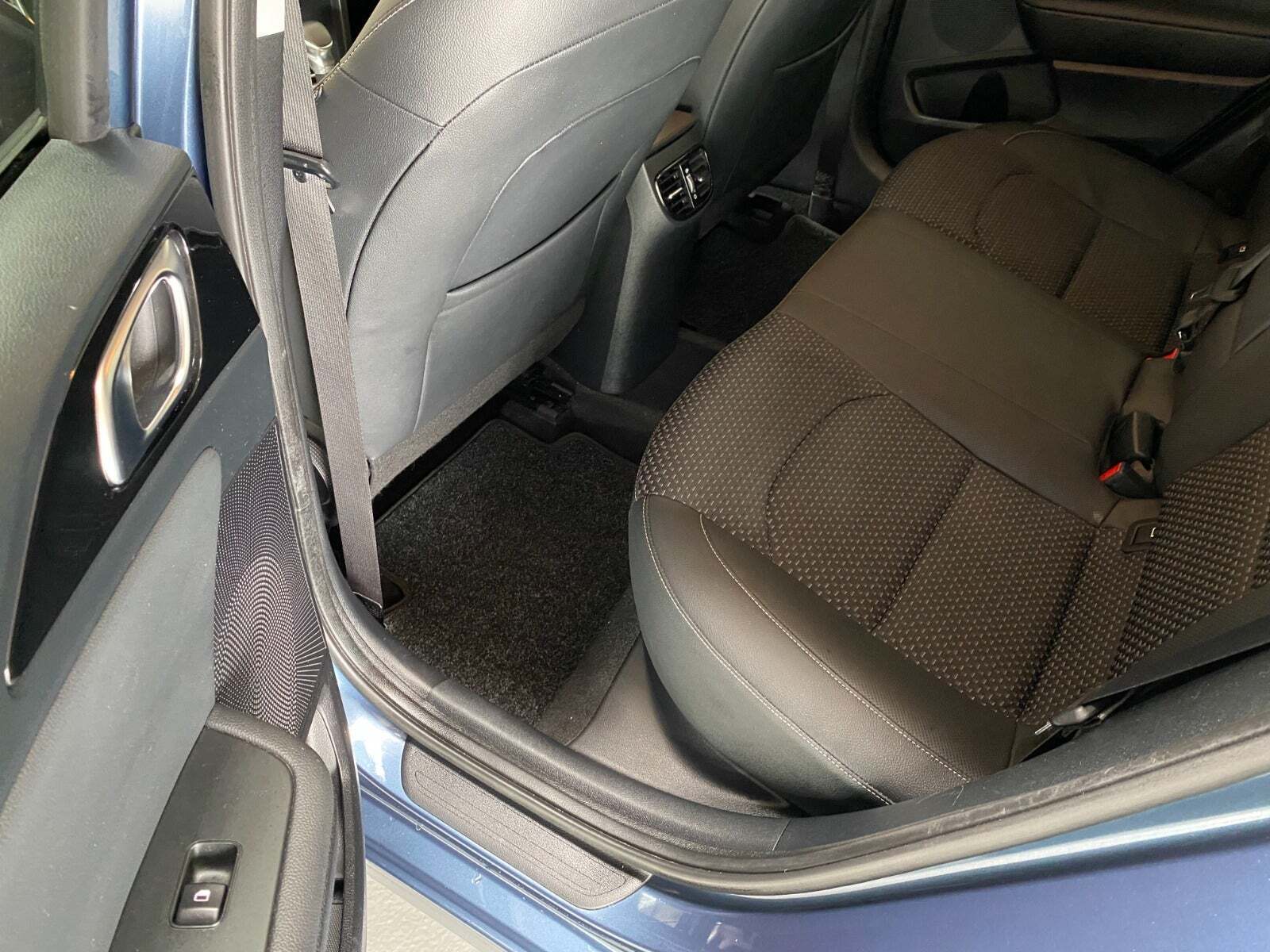 Blå Kia Ceed fra 2019