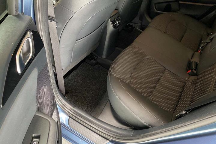 Blå Kia Ceed fra 2019