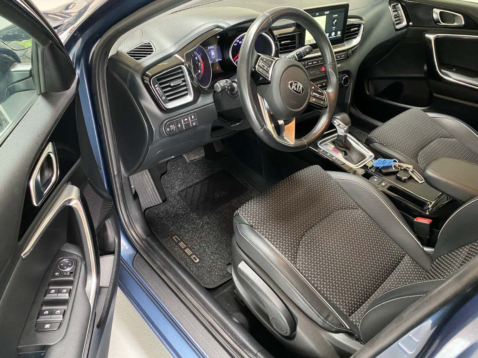 Blå Kia Ceed fra 2019