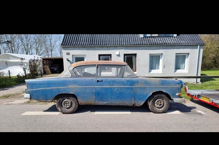Blå Opel Rekord fra 1962