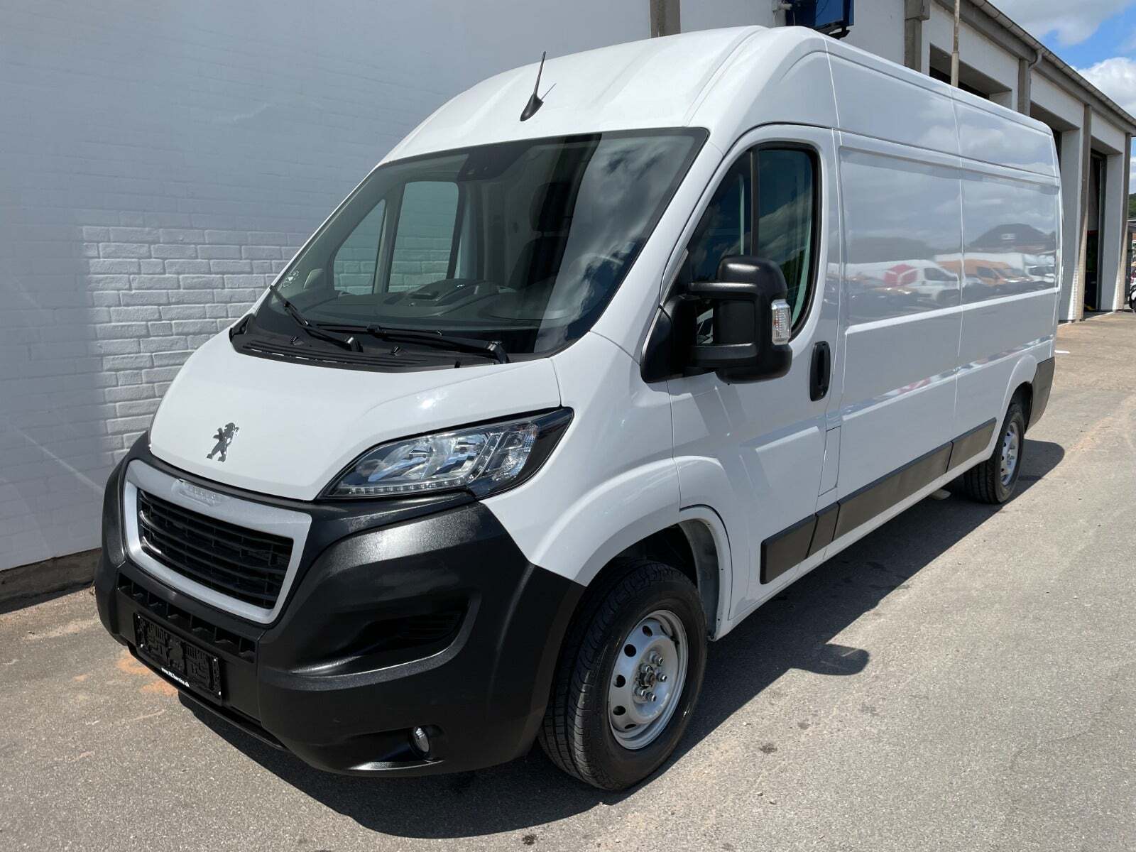 undefined Peugeot Boxer 335 fra 2023 set udefra
