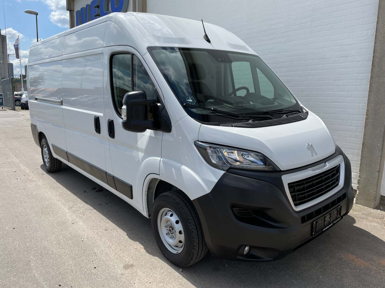 undefined Peugeot Boxer 335 fra 2023 set udefra