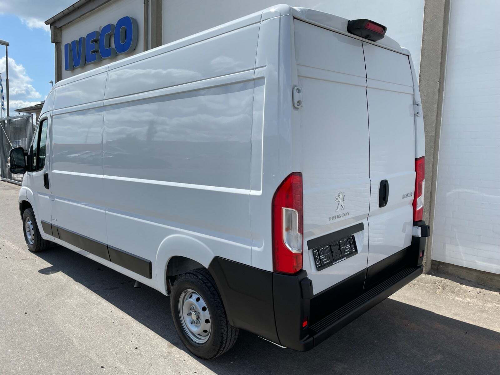 undefined Peugeot Boxer 335 fra 2023 set udefra