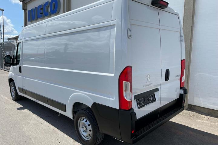undefined Peugeot Boxer 335 fra 2023 set udefra