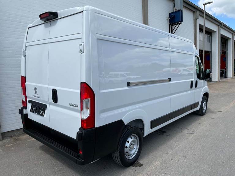 Peugeot Boxer 335 2,2 BlueHDi 140 L3H2 Premium