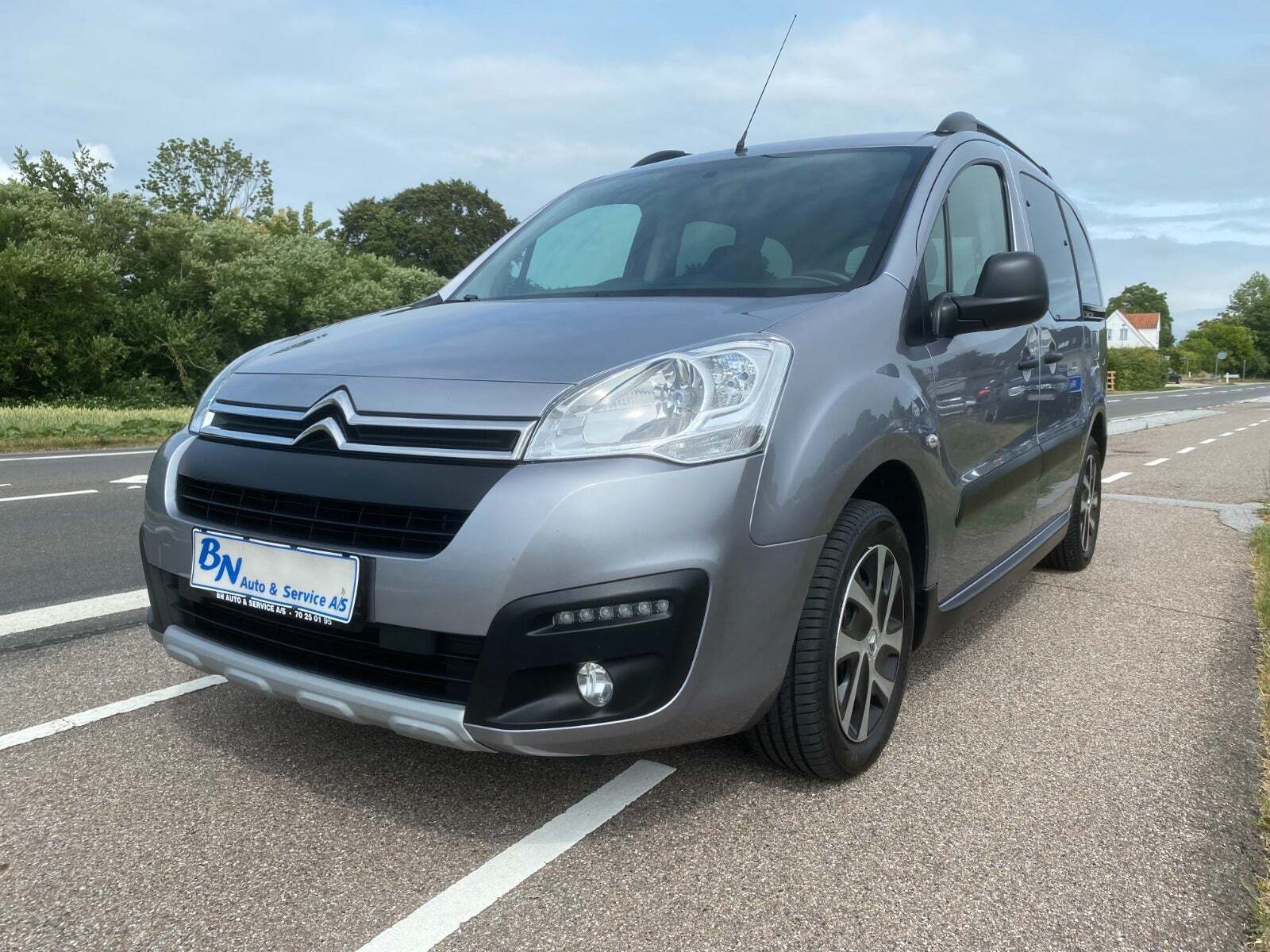 Grå Citroën Berlingo fra 2017