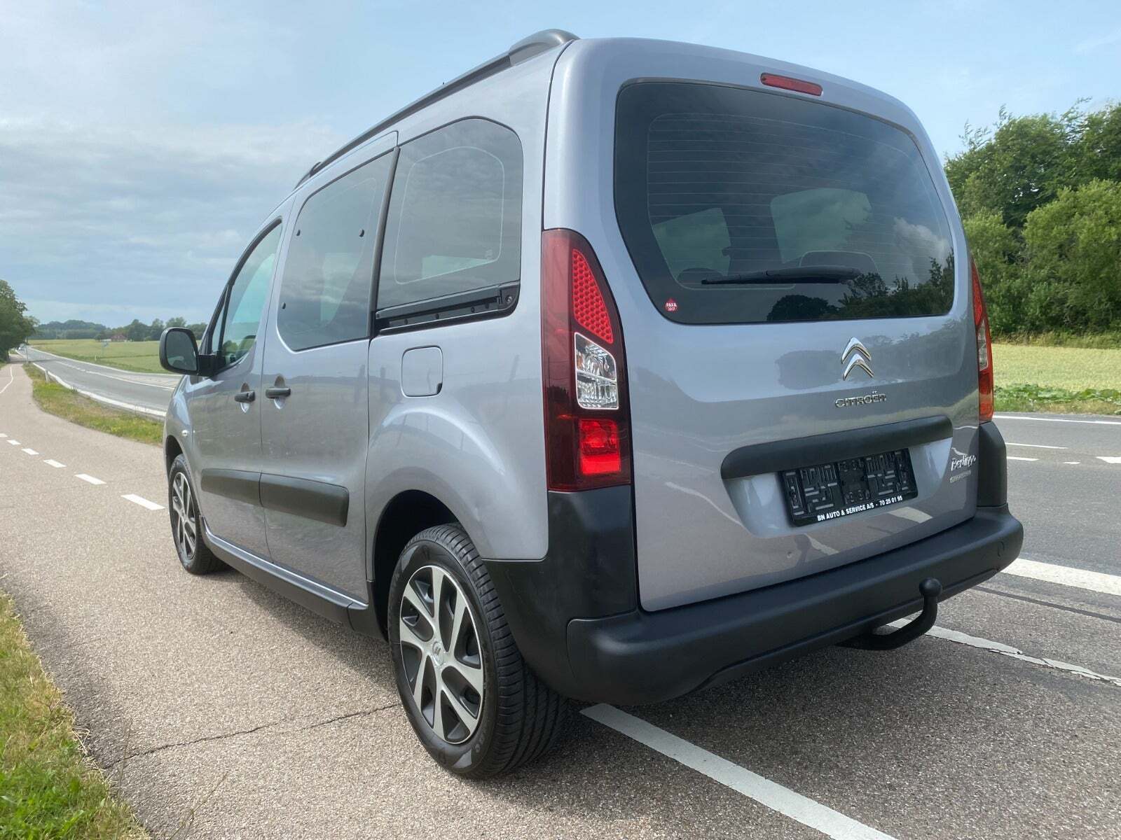 Grå Citroën Berlingo fra 2017