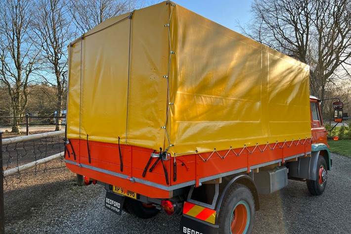 Orange Bedford TK860 fra 1977