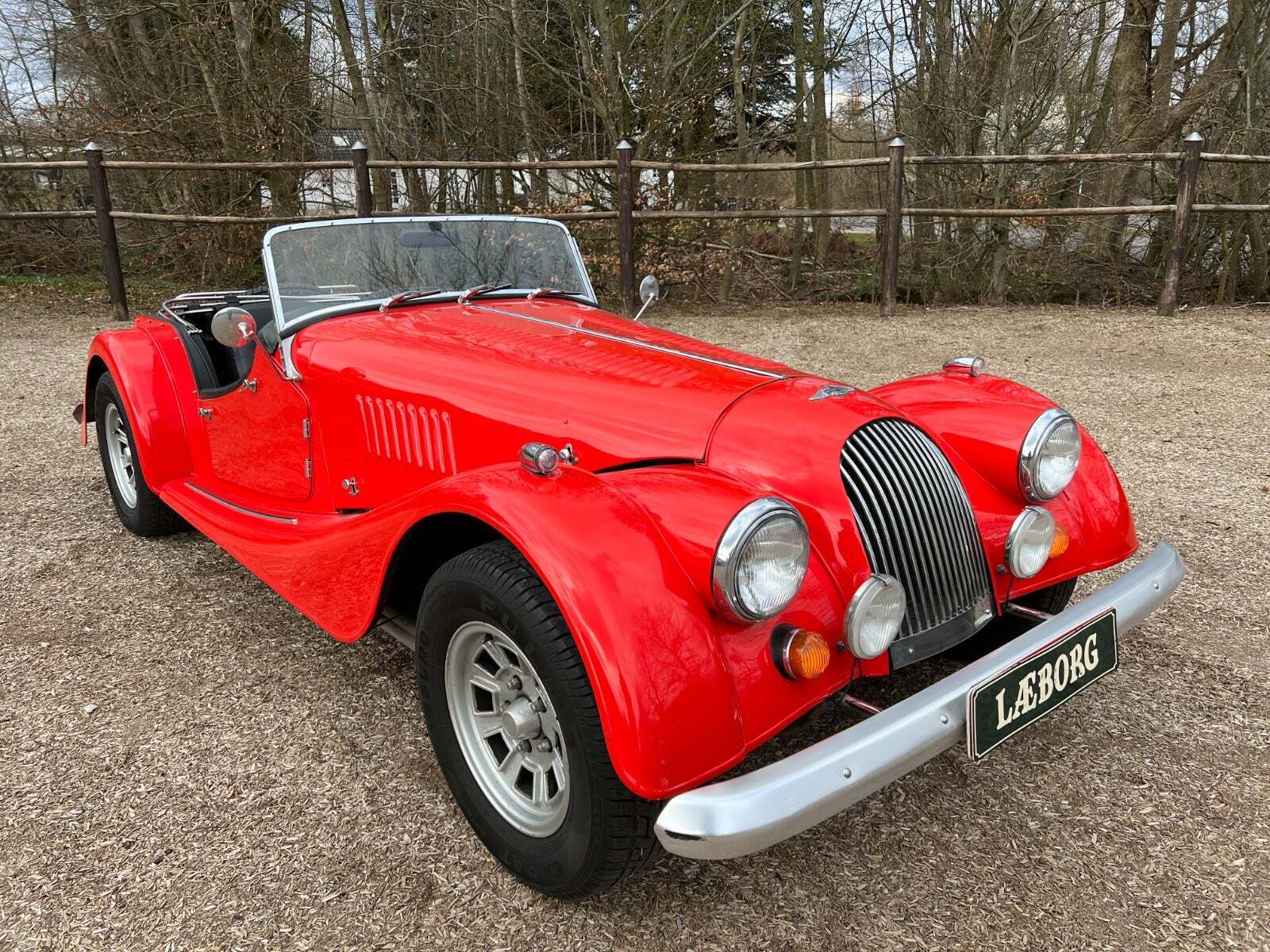 Rød Morgan Plus 8 fra 1977