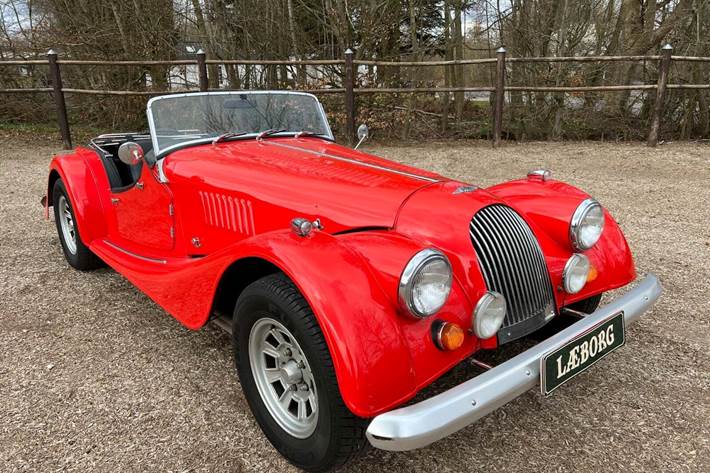 Rød Morgan Plus 8 fra 1977