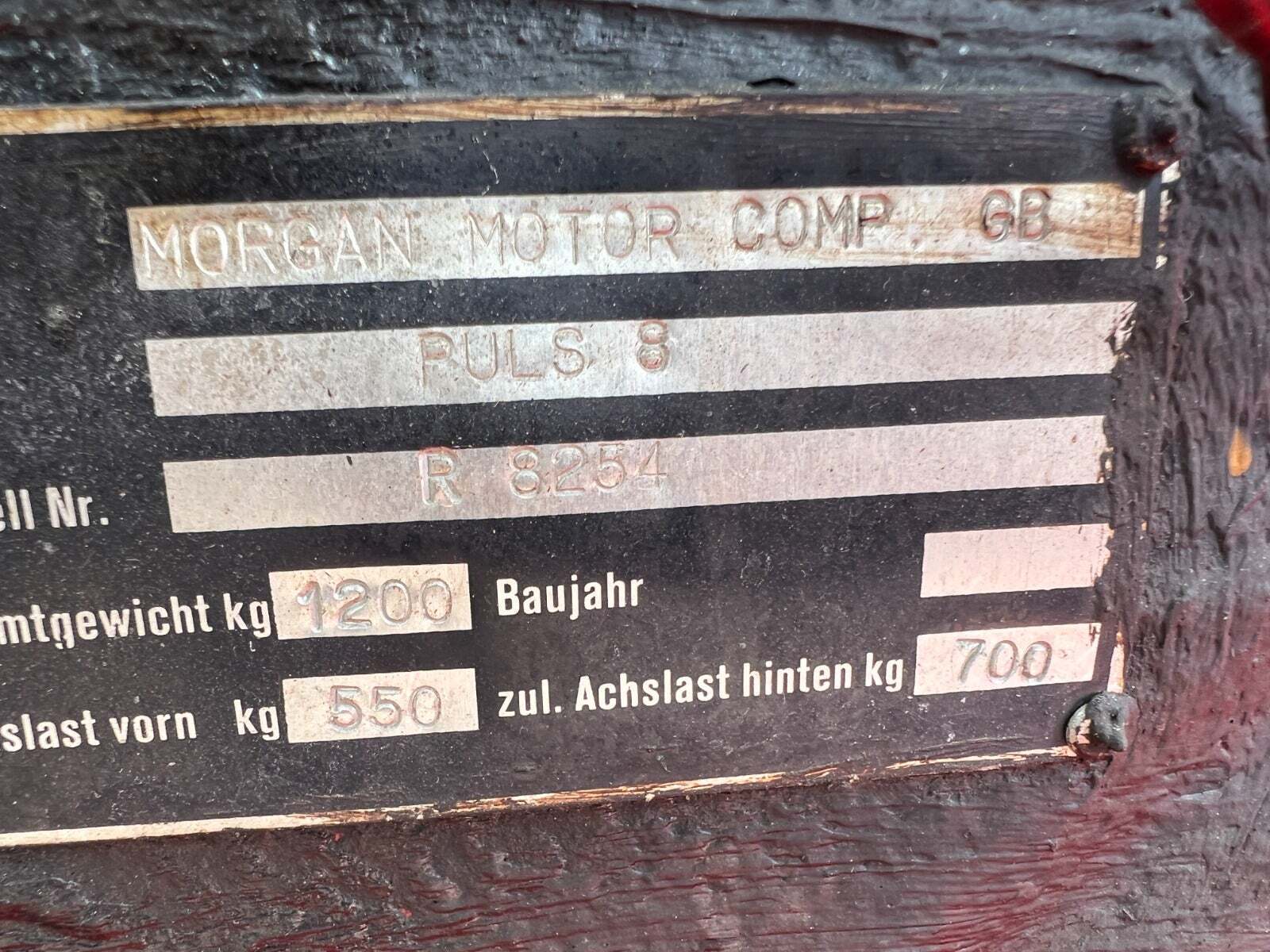 Rød Morgan Plus 8 fra 1977
