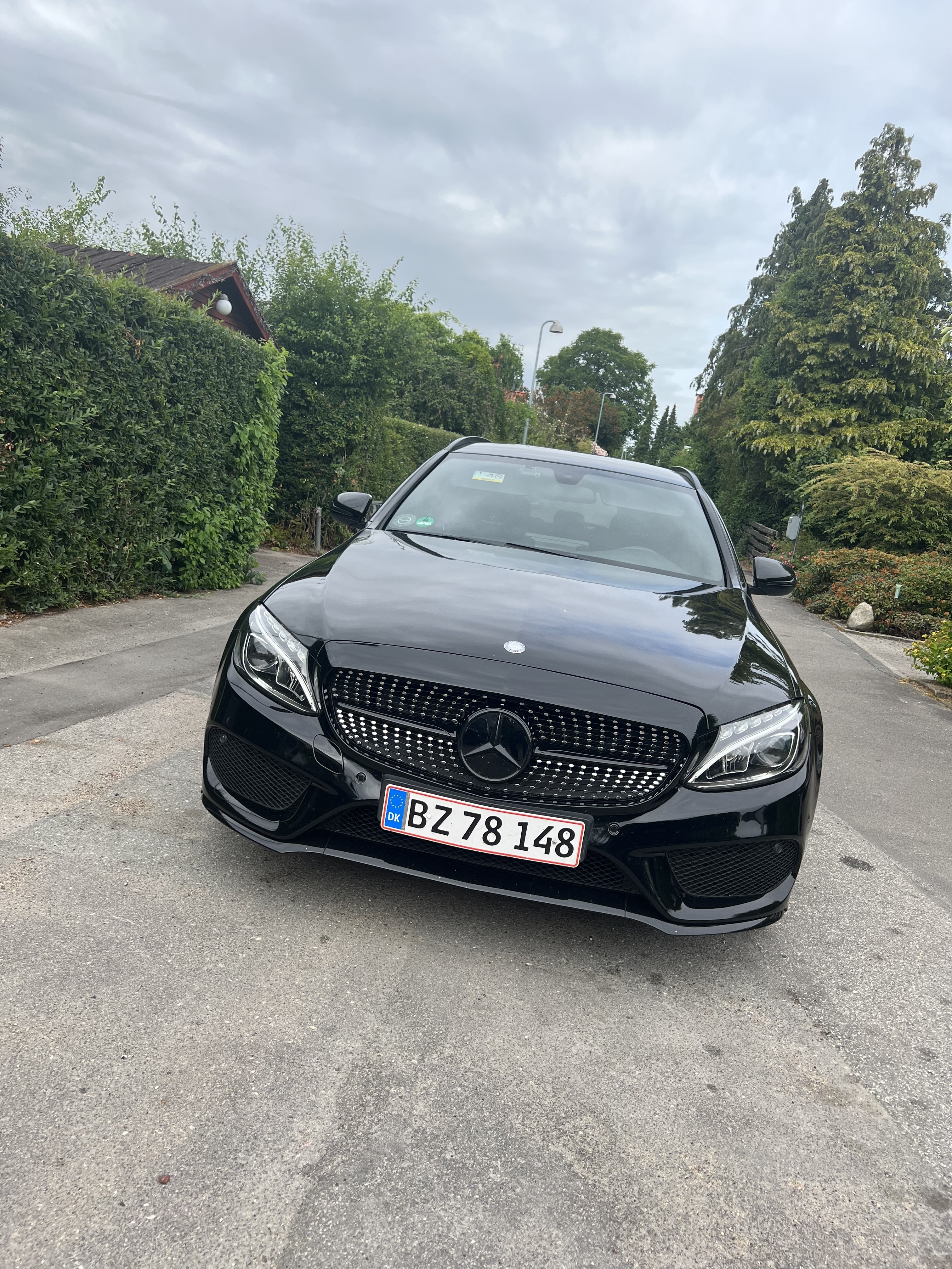 Sort Mercedes 220 D fra 2015