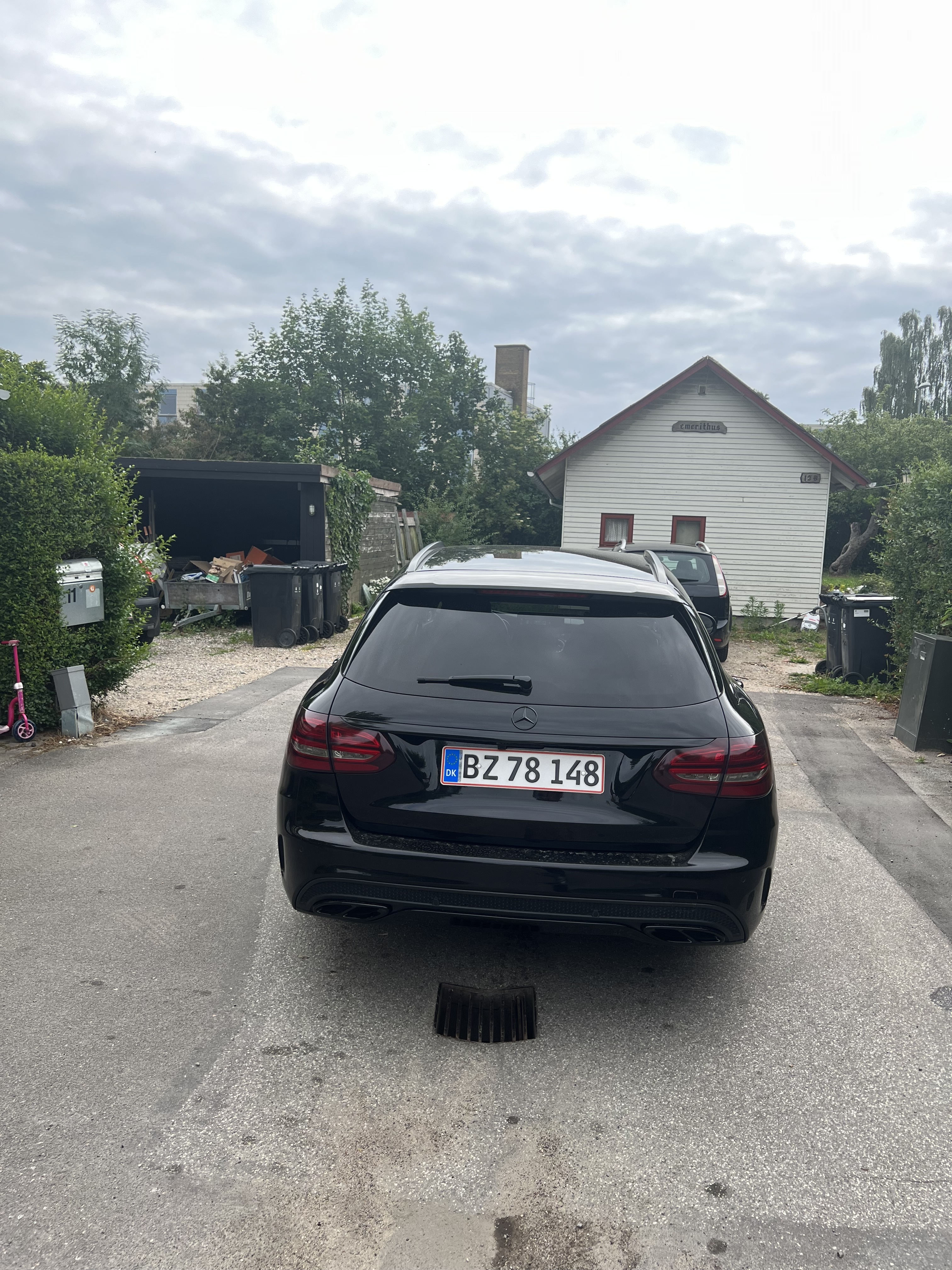 Sort Mercedes 220 D fra 2015