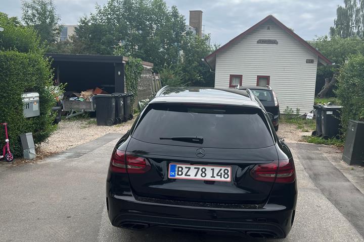 Sort Mercedes 220 D fra 2015