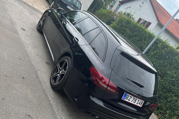 Sort Mercedes 220 D fra 2015
