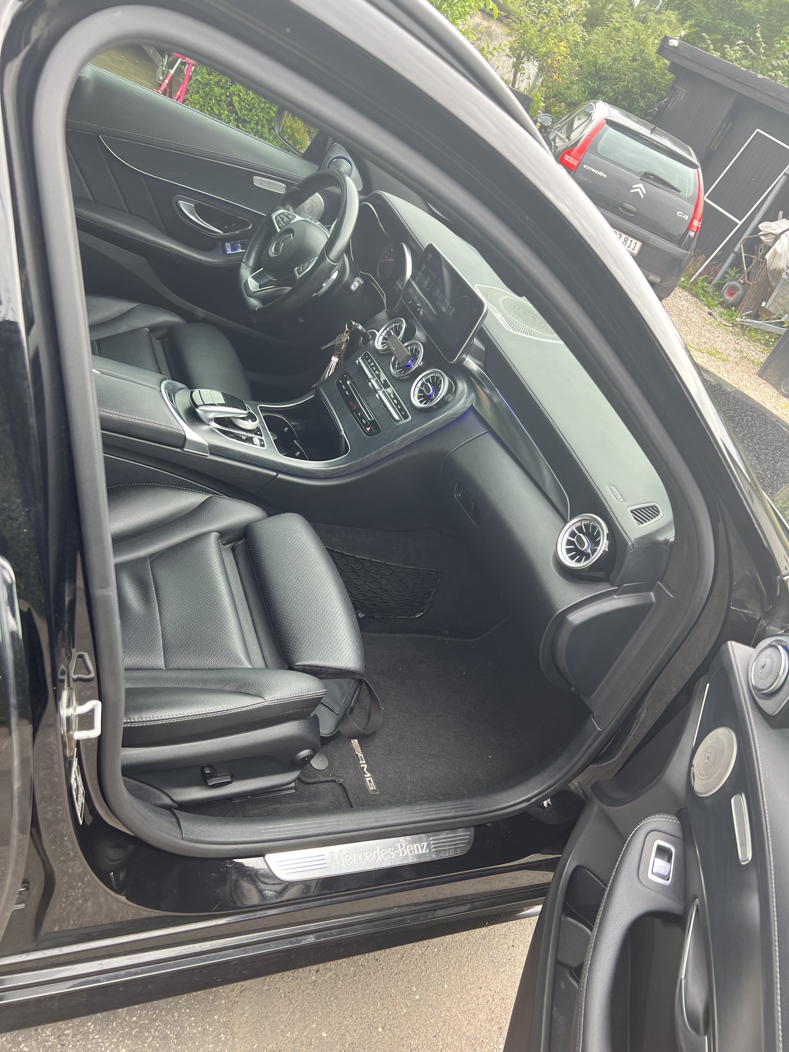 Sort Mercedes 220 D fra 2015