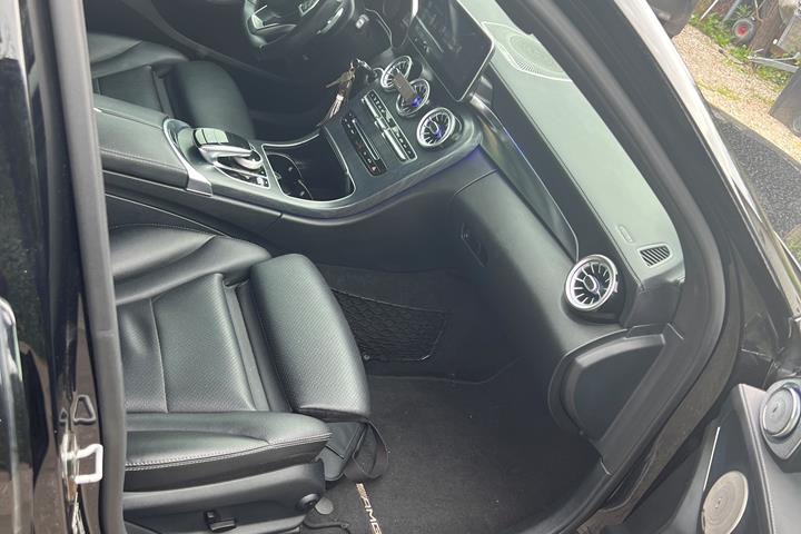 Sort Mercedes 220 D fra 2015