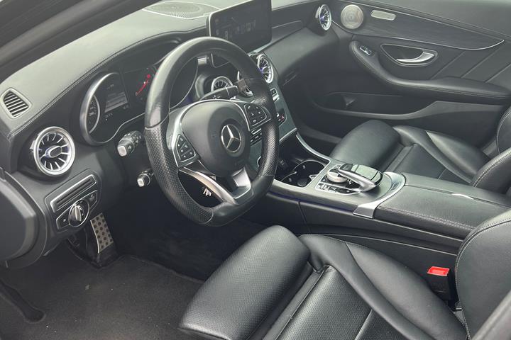 Sort Mercedes 220 D fra 2015