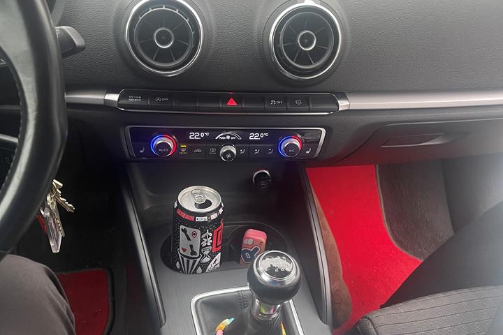 Rød Audi A3 Sportback fra 2013
