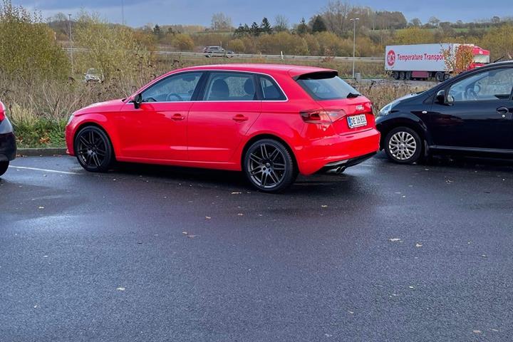 Rød Audi A3 Sportback fra 2013