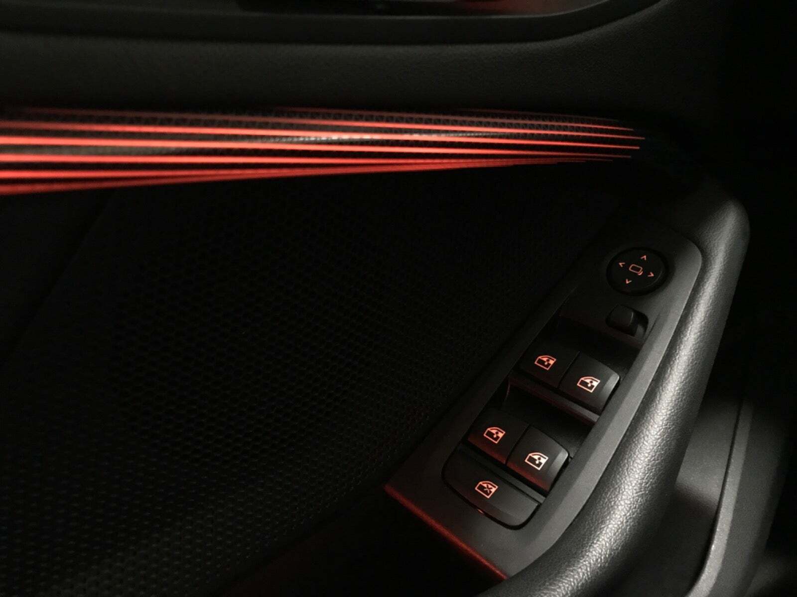 Hvid BMW 118i fra 2021