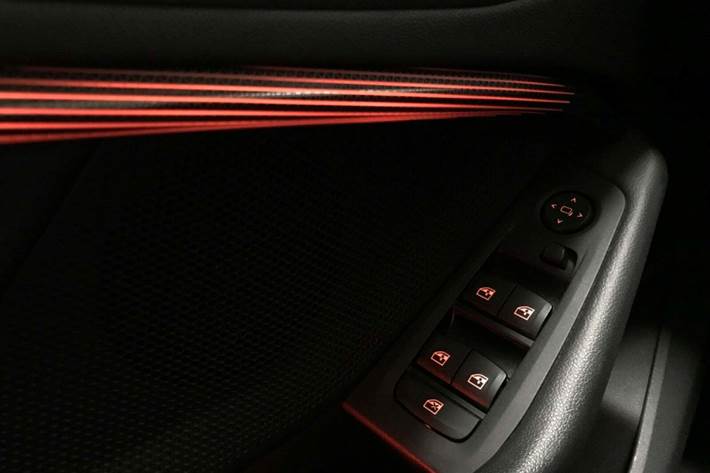 Hvid BMW 118i fra 2021