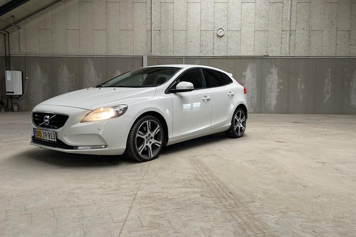 Hvid Volvo V40 fra 2014