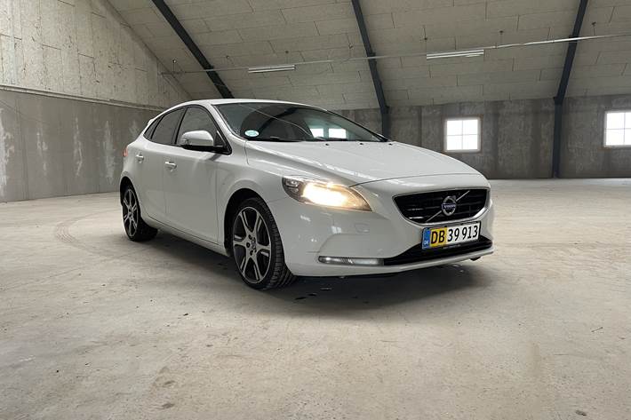 Hvid Volvo V40 fra 2014