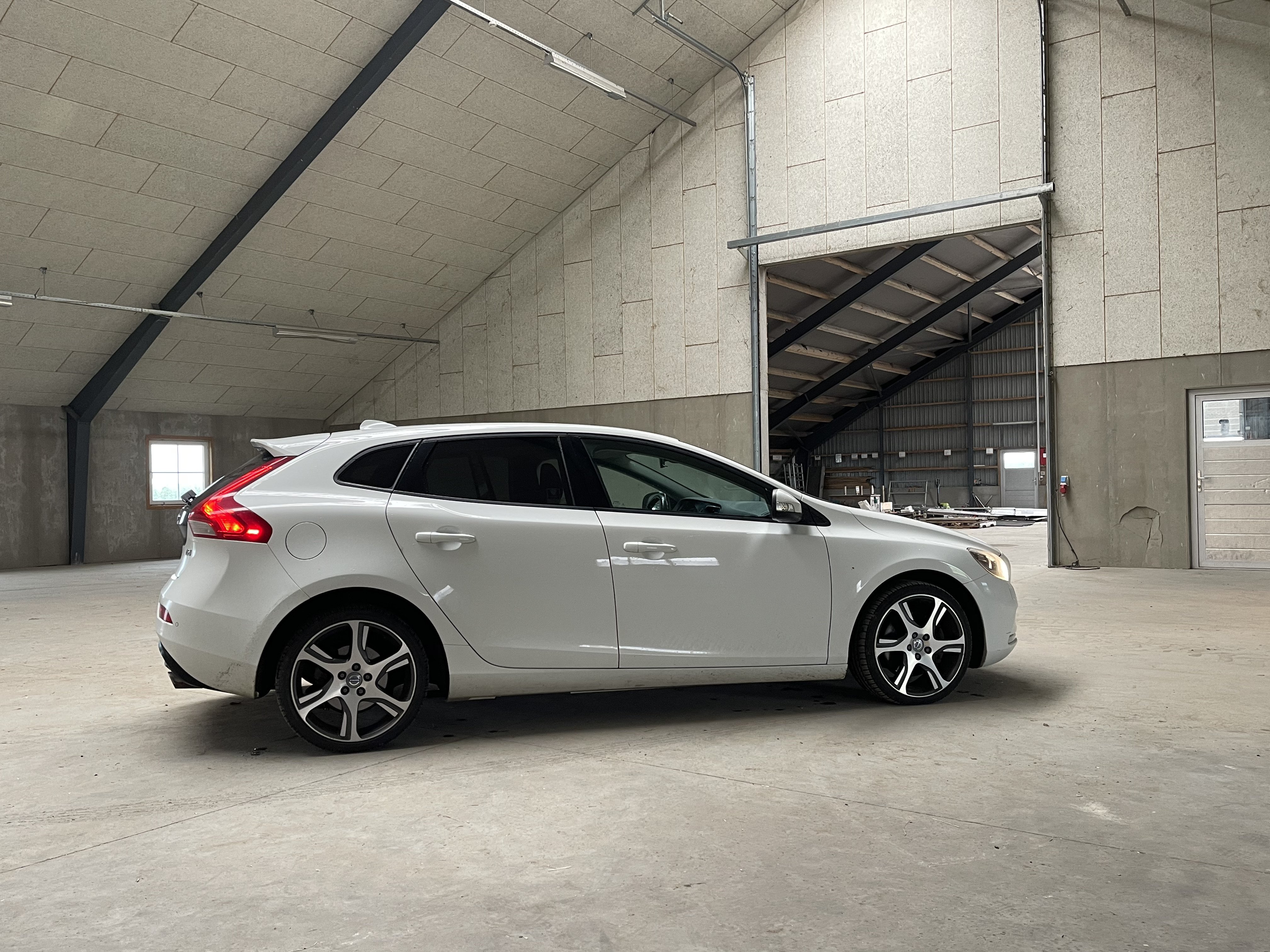 Hvid Volvo V40 fra 2014