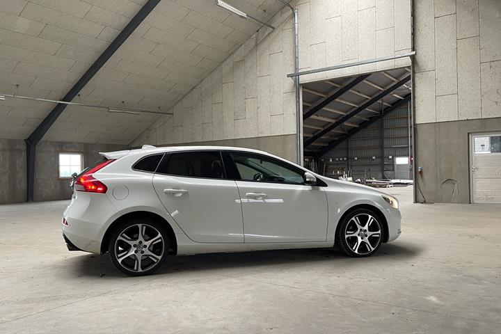 Hvid Volvo V40 fra 2014