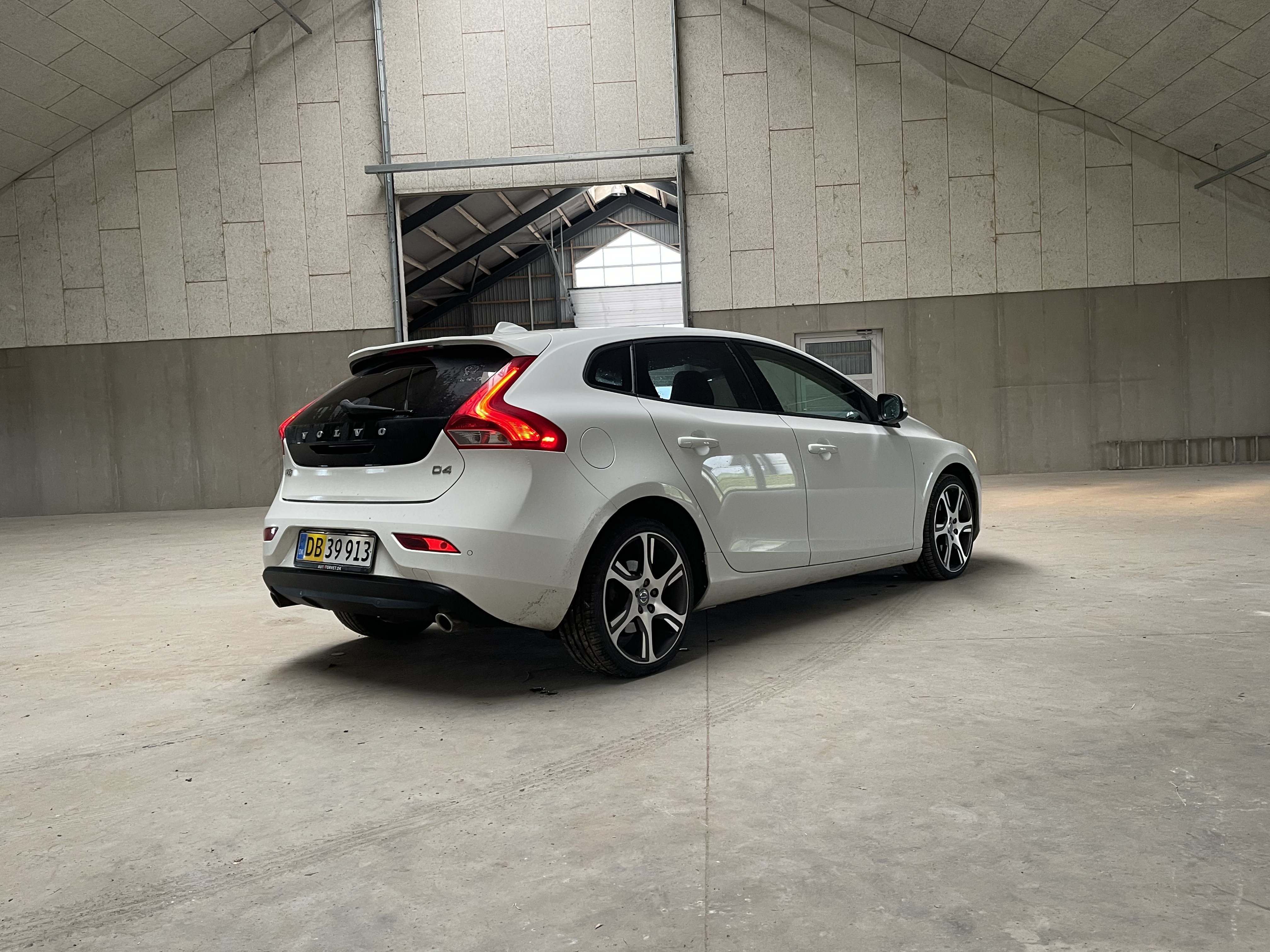 Hvid Volvo V40 fra 2014