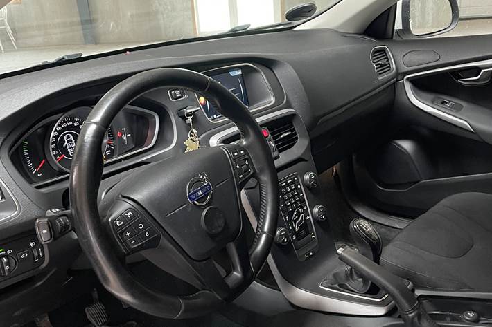 Hvid Volvo V40 fra 2014