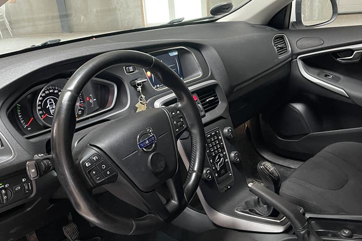 Hvid Volvo V40 fra 2014