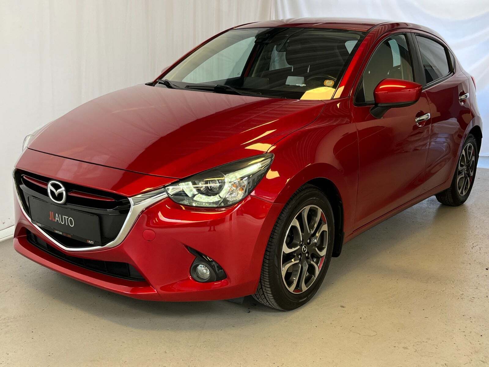 Grå Mazda 2 fra 2016