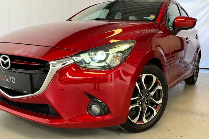 Grå Mazda 2 fra 2016