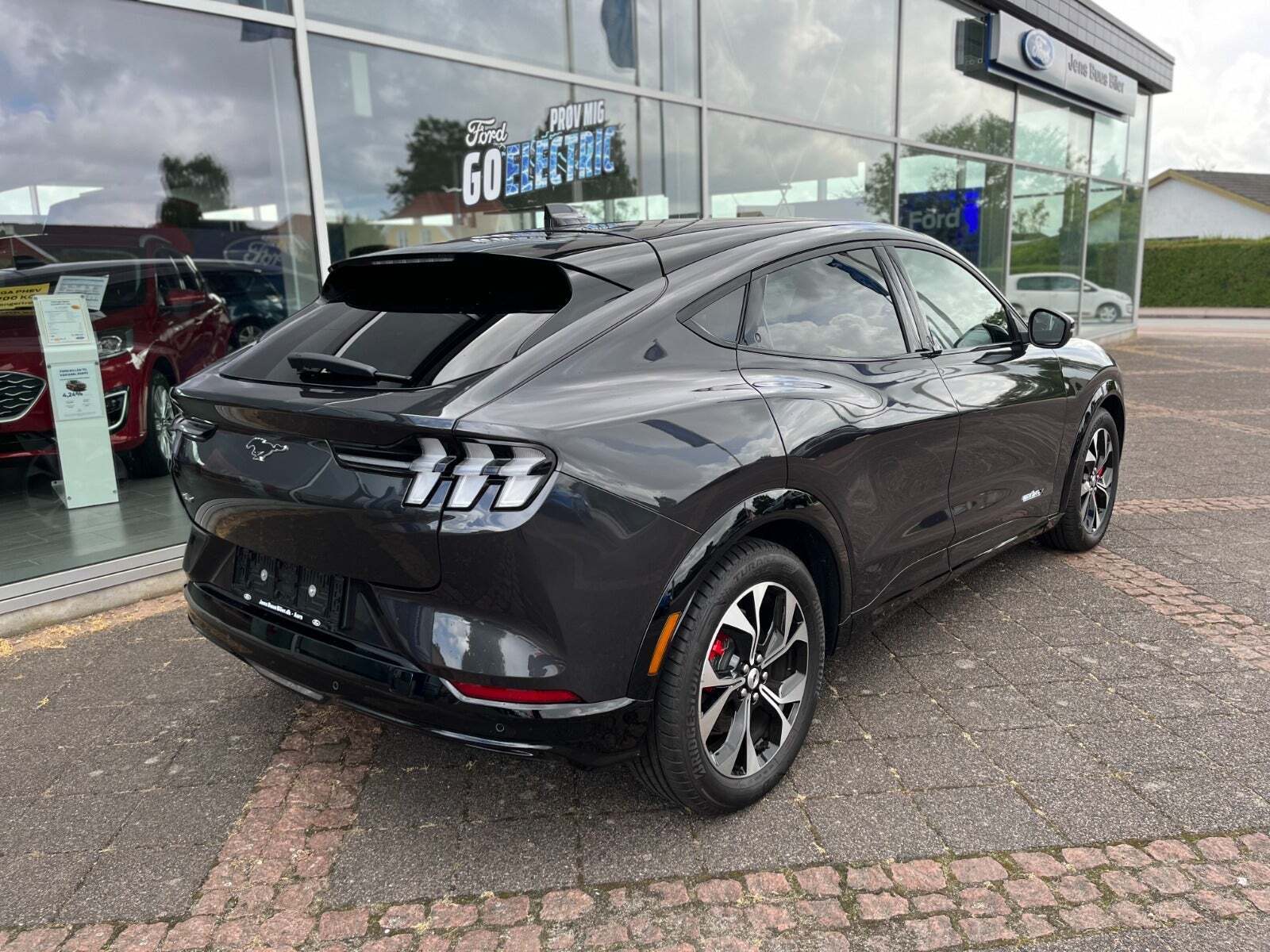 Grå Ford Mustang Mach-E fra 2022