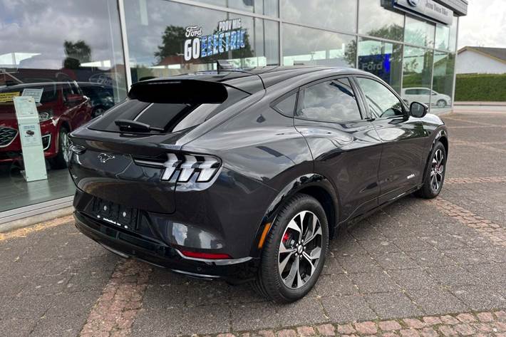 Grå Ford Mustang Mach-E fra 2022