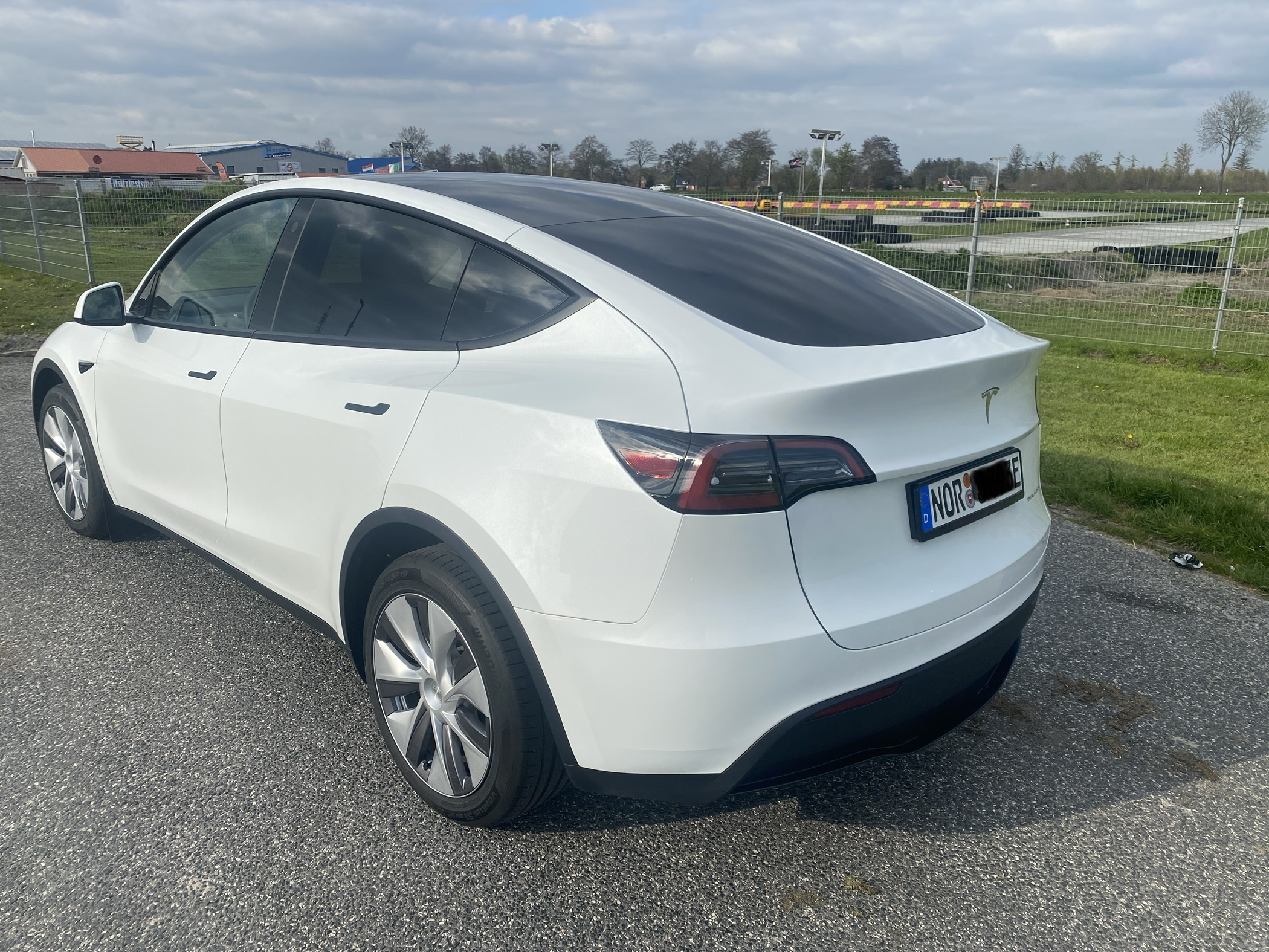 Tesla Model Y Long Range, Dual Motor AWD