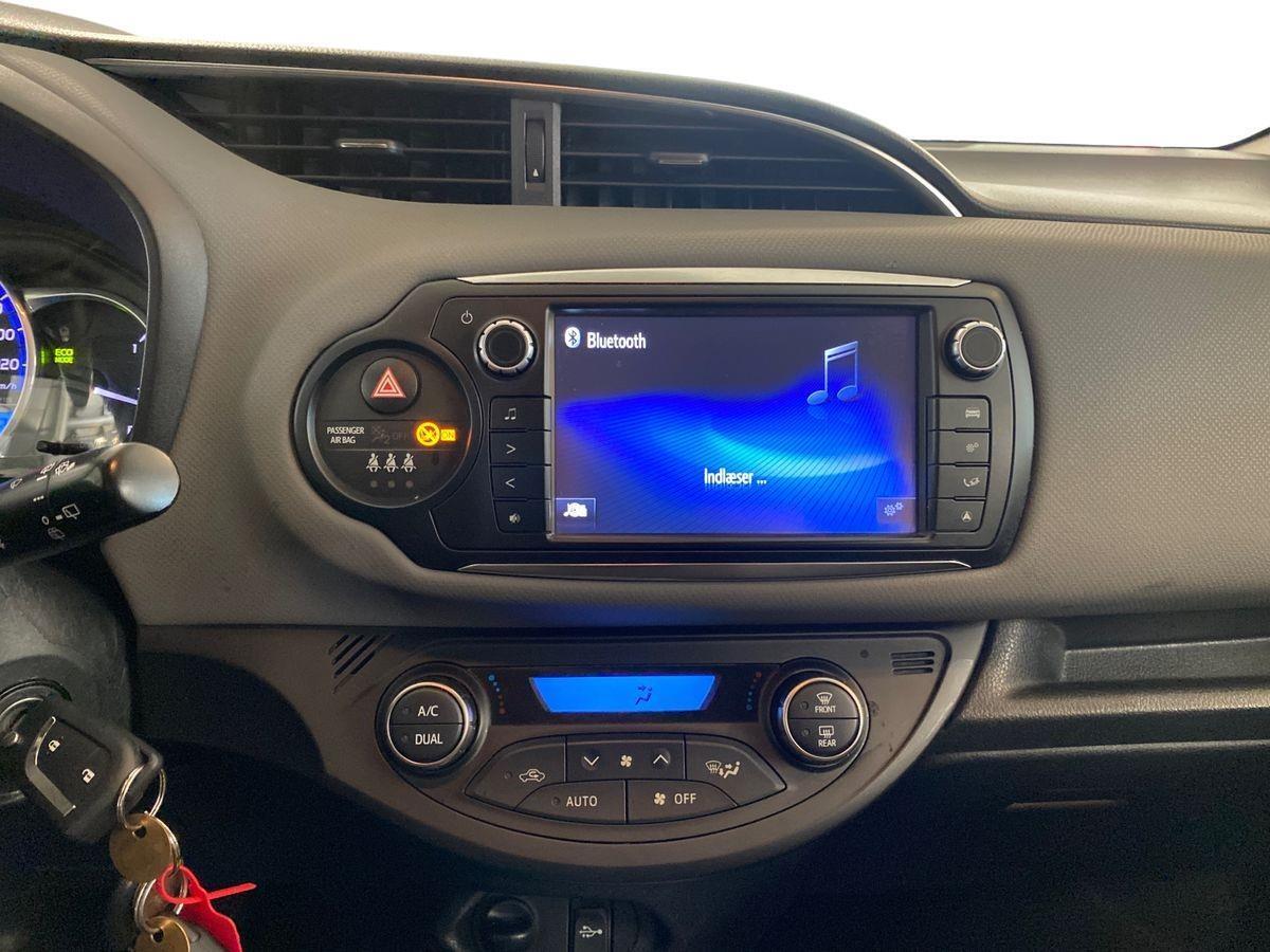 Hvid Toyota Yaris fra 2016