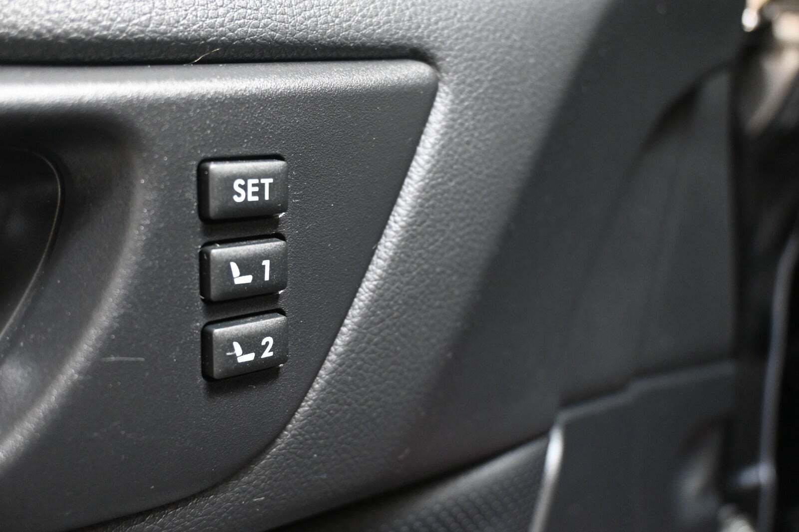 Grå Subaru Outback fra 2018 set indefra