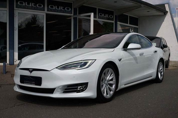 Grå Tesla Model S fra 2020
