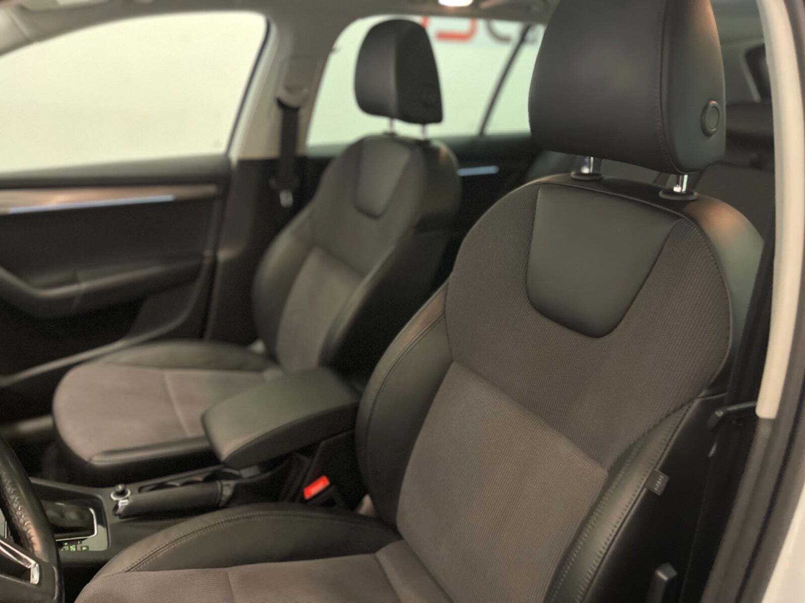 Hvid Skoda Octavia fra 2018