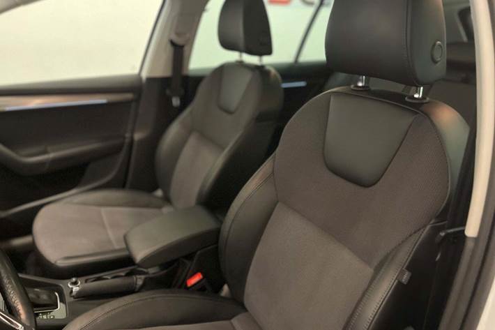 Hvid Skoda Octavia fra 2018