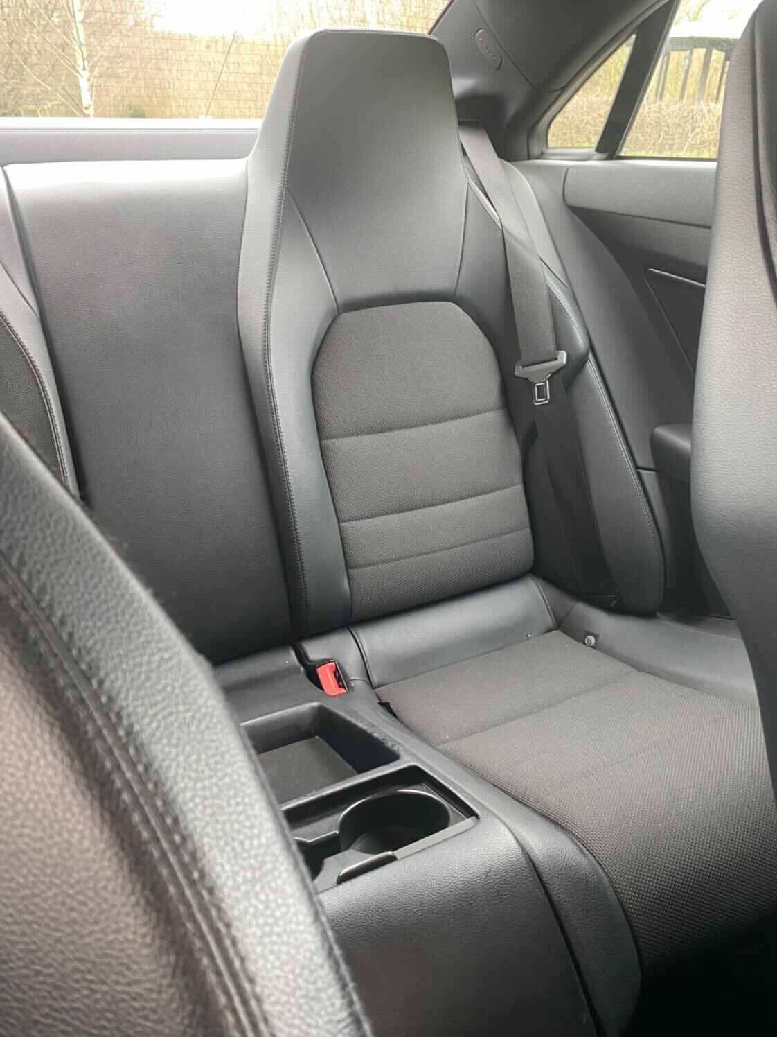 Sort Mercedes E220 d fra 2011