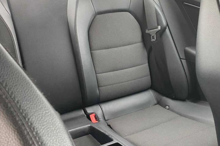 Sort Mercedes E220 d fra 2011