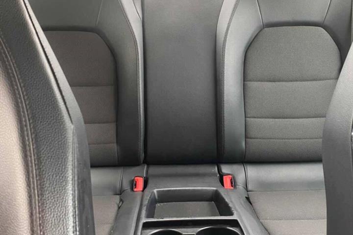 Sort Mercedes E220 d fra 2011