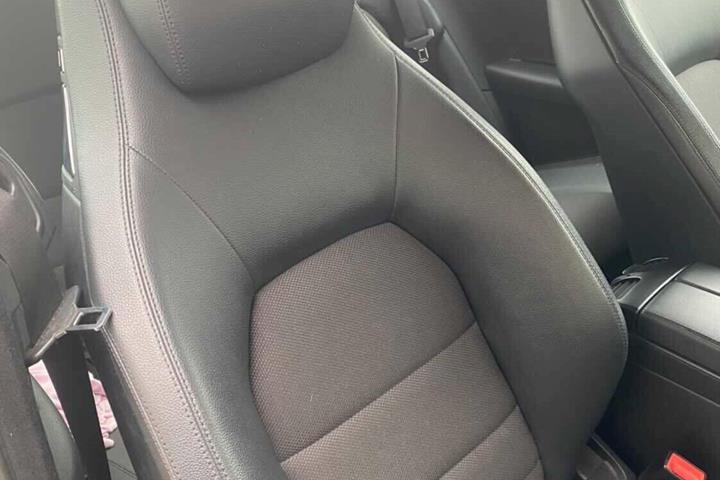 Sort Mercedes E220 d fra 2011