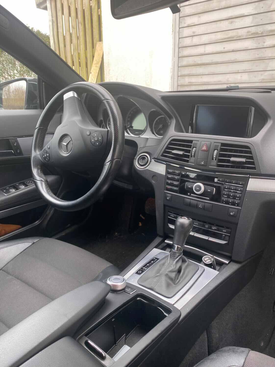 Sort Mercedes E220 d fra 2011