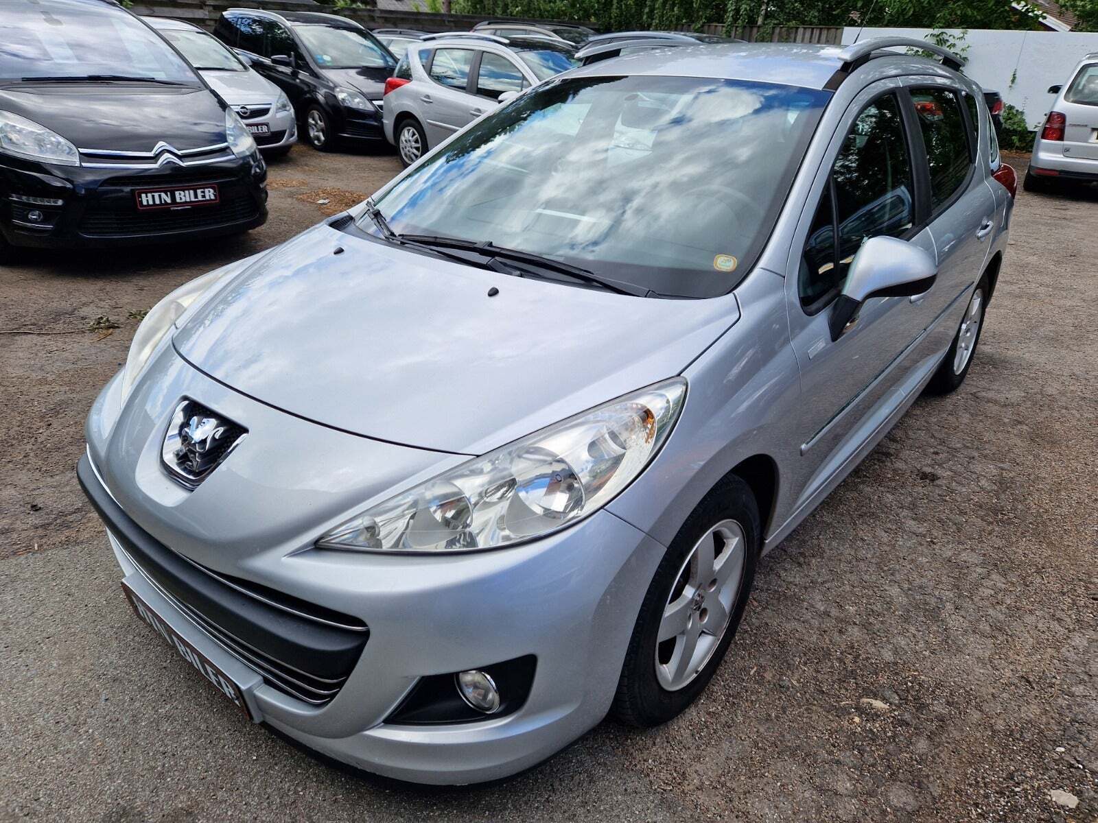 Grå Peugeot 207 fra 2010